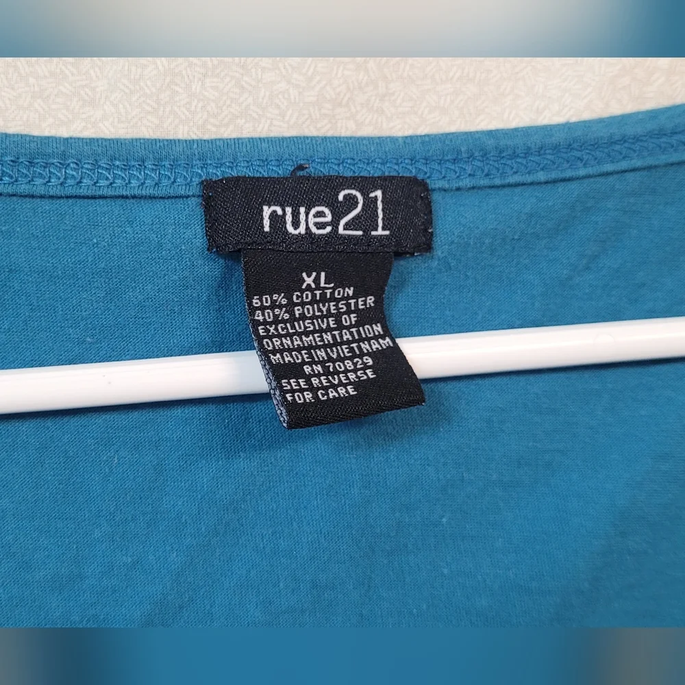 (2) Beaded V-neck Short Sleeve Shirts - Picture 3 of 6